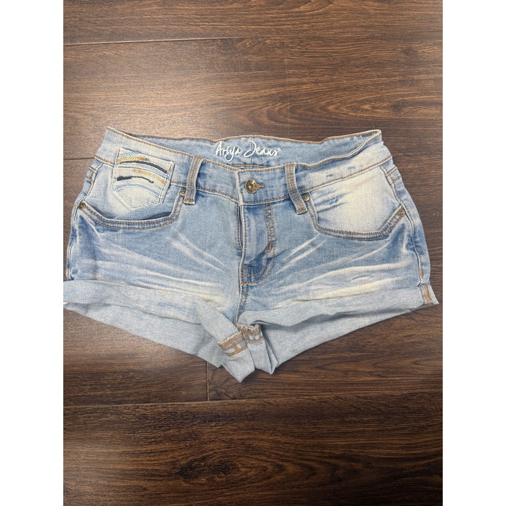 Ariya Jeans Light Wash Cuffed Denim Shortsβ with Embellished Pockets - Size 5/27